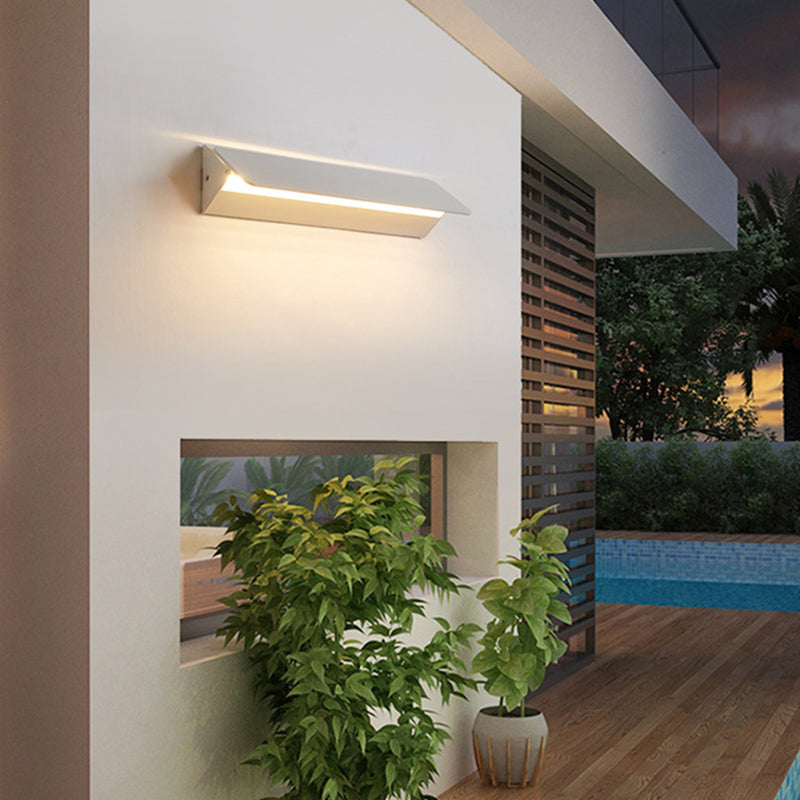 White Finish LED Metal Rotatable Wall Lamp For Indoor Use