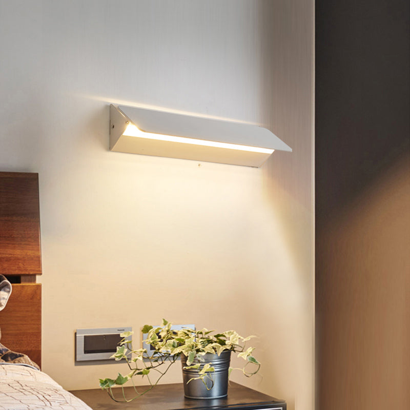 White Finish LED Metal Rotatable Wall Lamp For Indoor Use