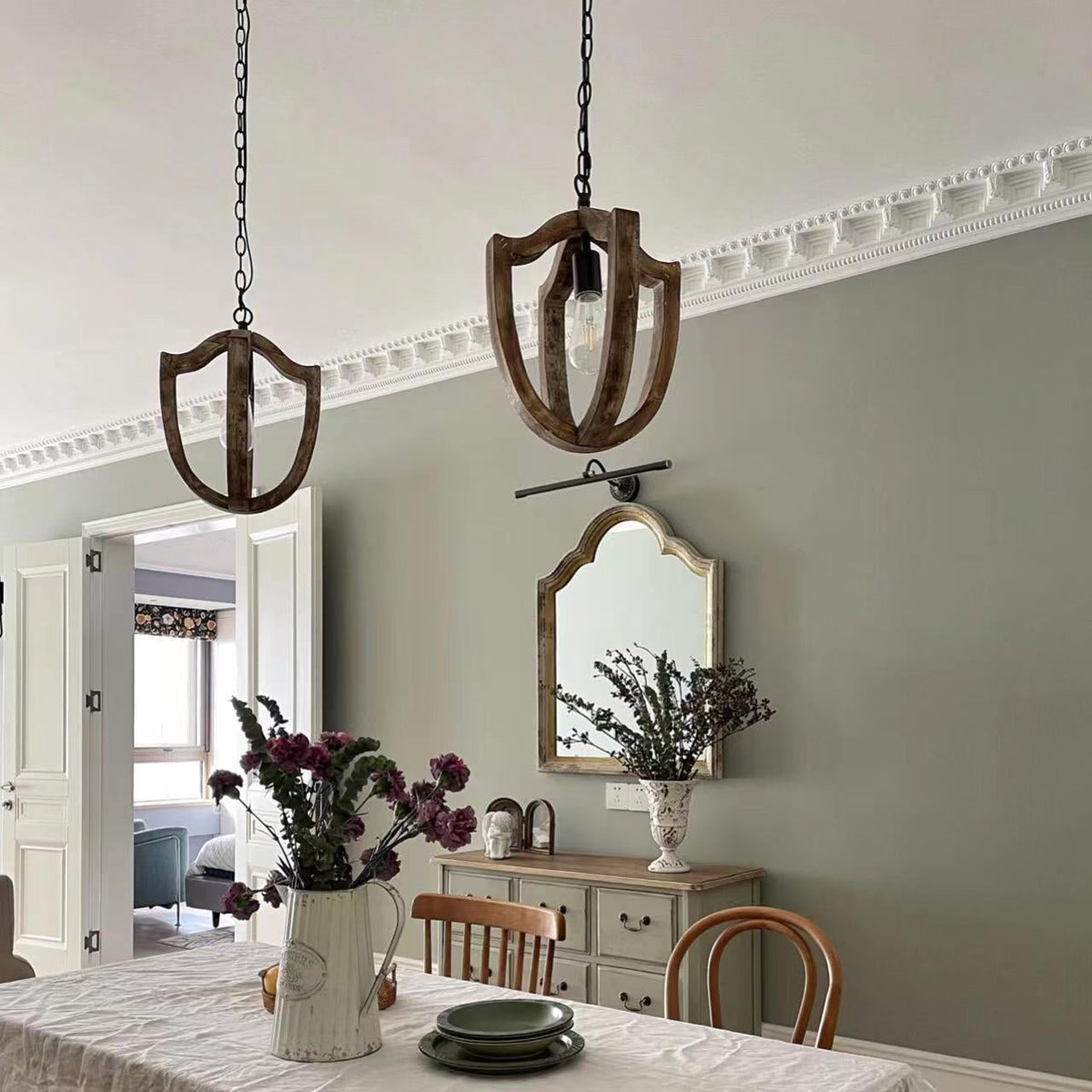 Wooden Shade Pendant Lamp With Creative Iron