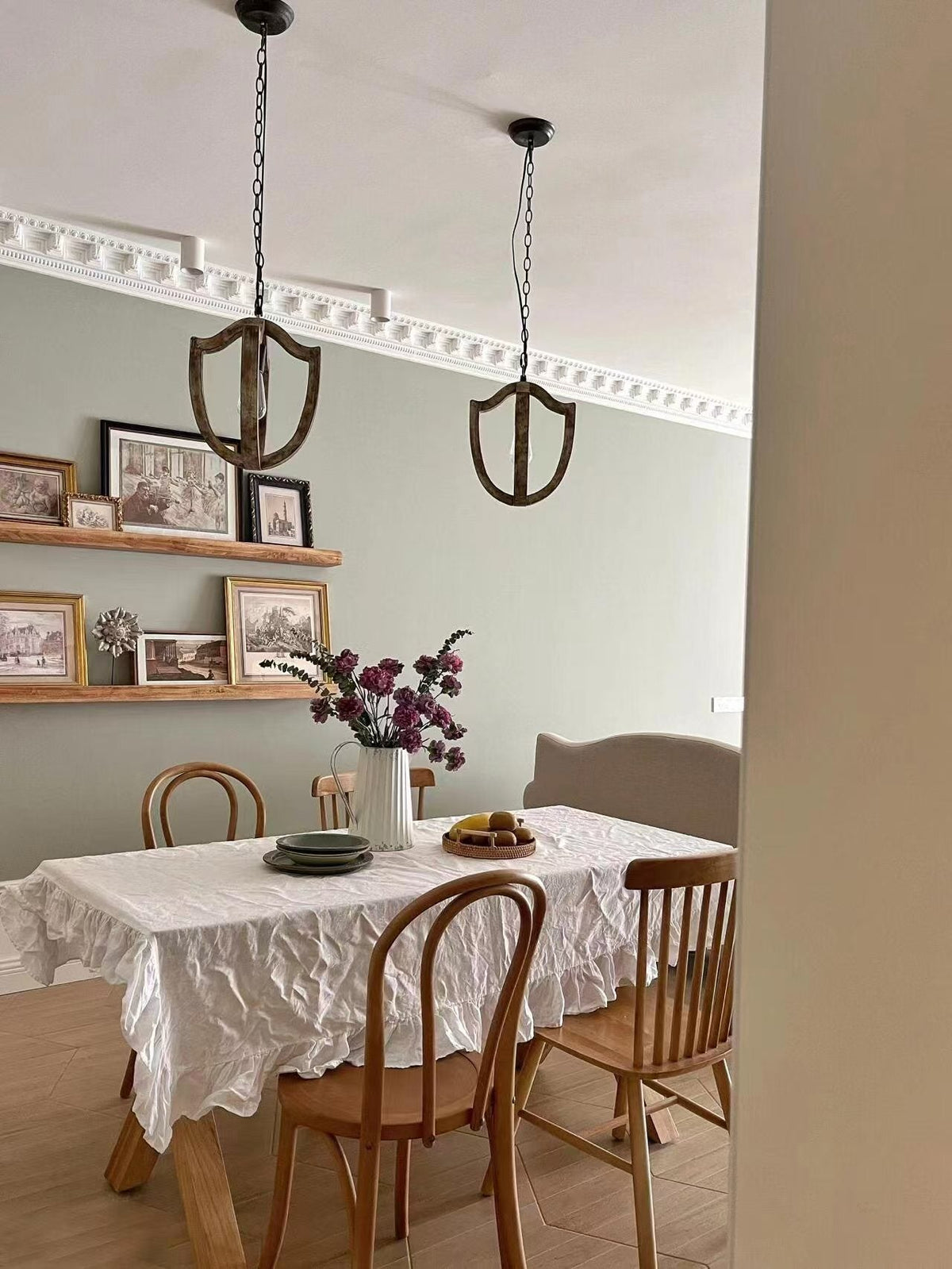 Wooden Shade Pendant Lamp With Creative Iron