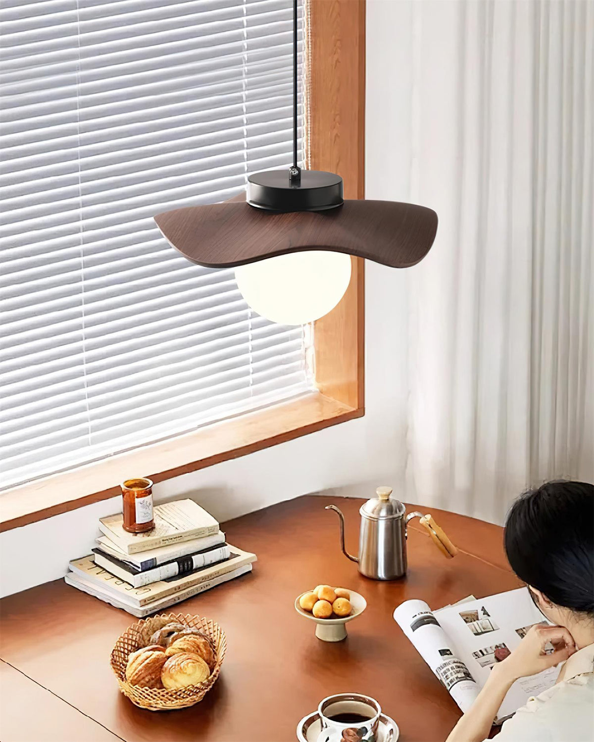 Minimalist Glass And Metal Pendant Lamp With Wavy Shade