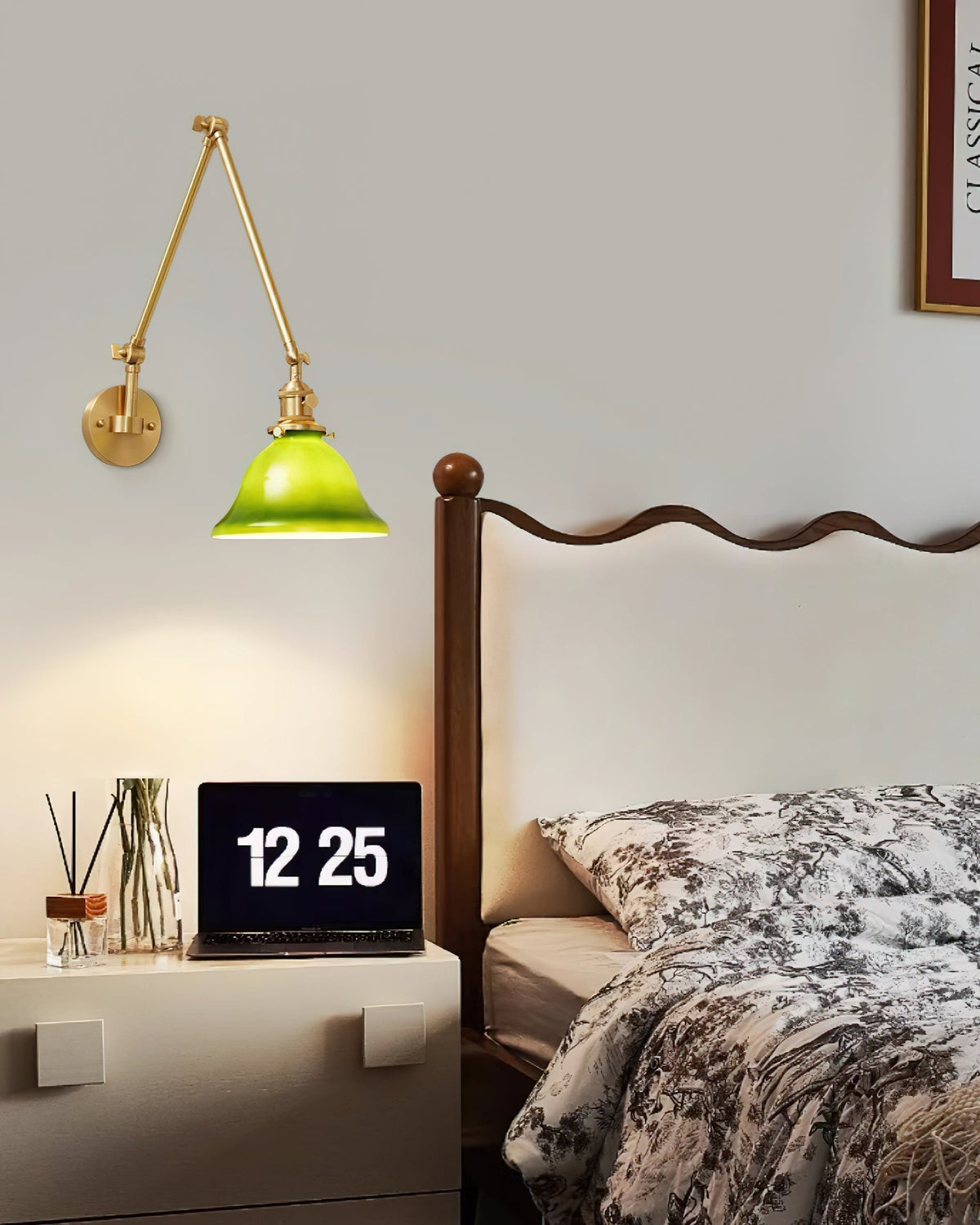 Adjustable Brass Wall Lamp For Bathrooms With Glass Shade
