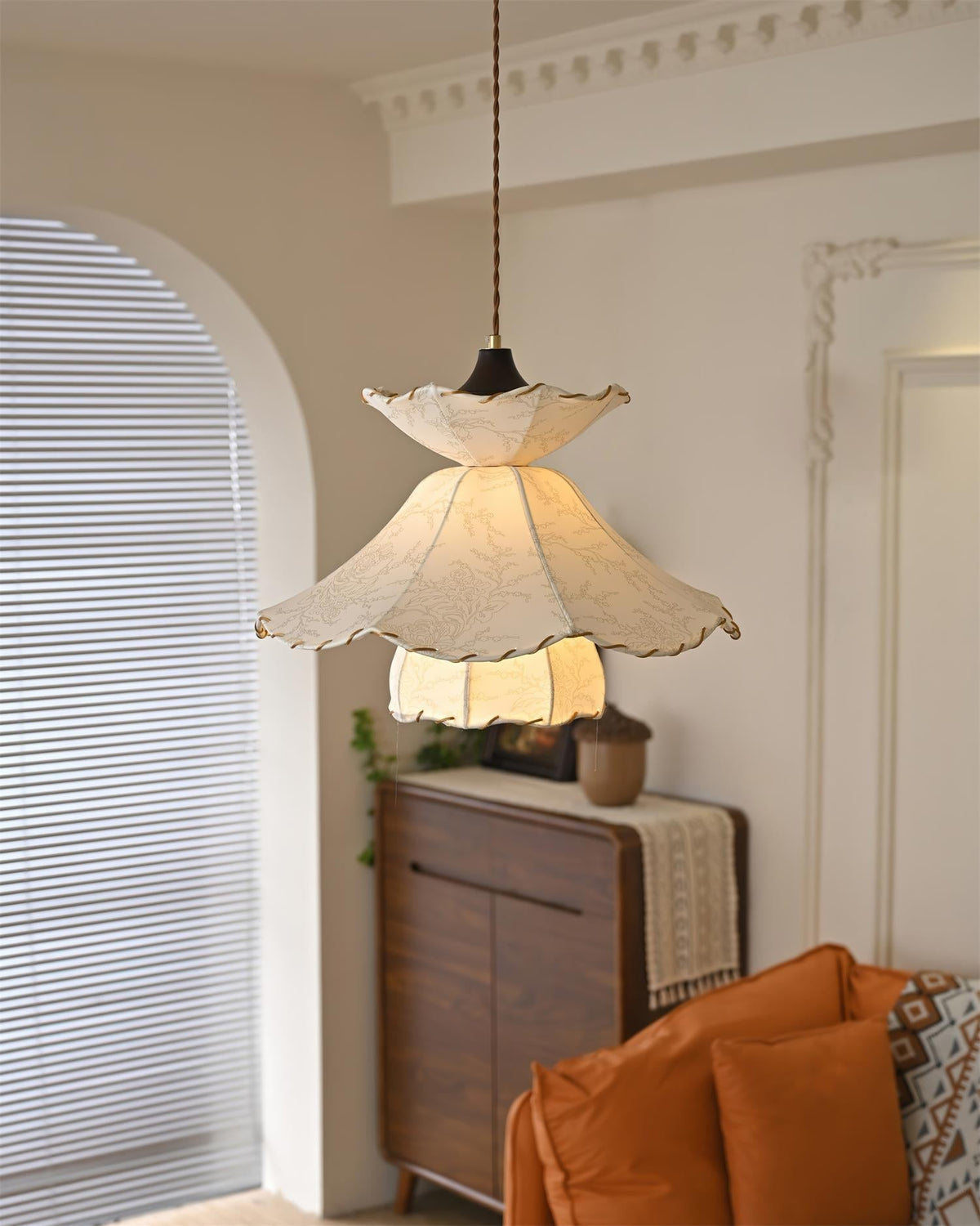 Soft Lighting Minimalist Fabric Scalloped Pendant Lamp