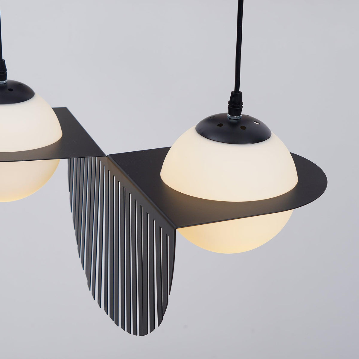Adjustable Height Black Glass Pendant Lamp Selan