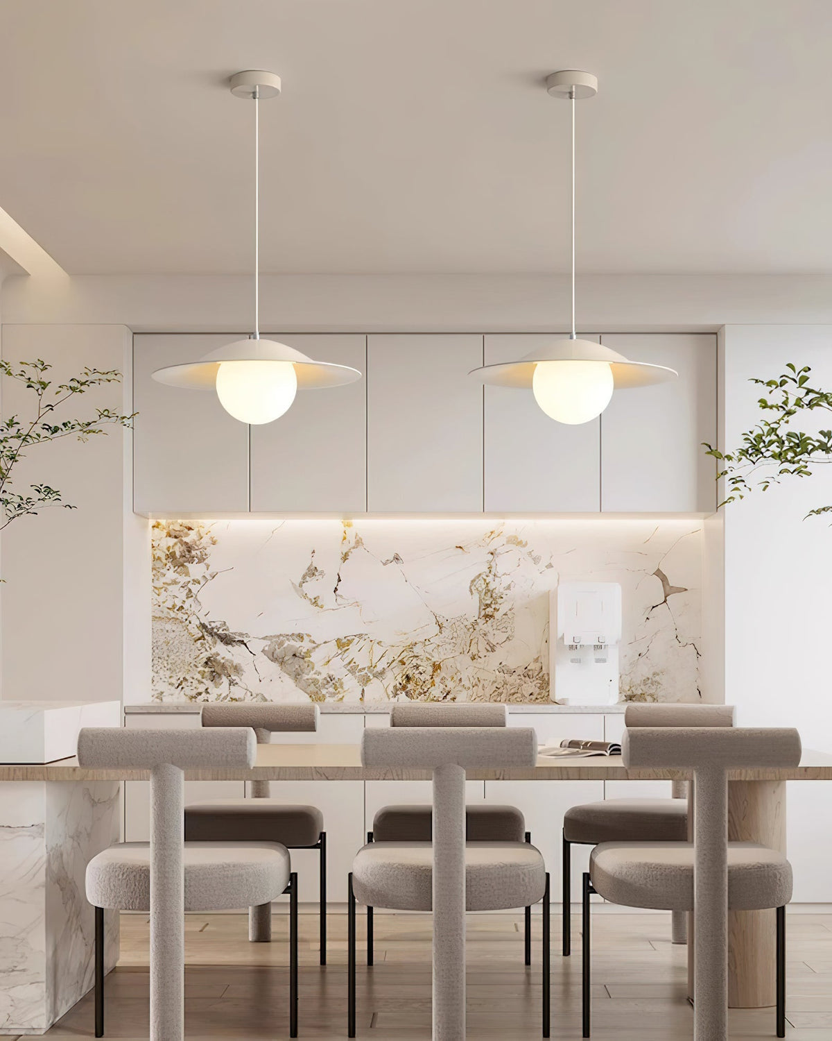 Glass Shade Metal Pendant Light For Warm Ambience